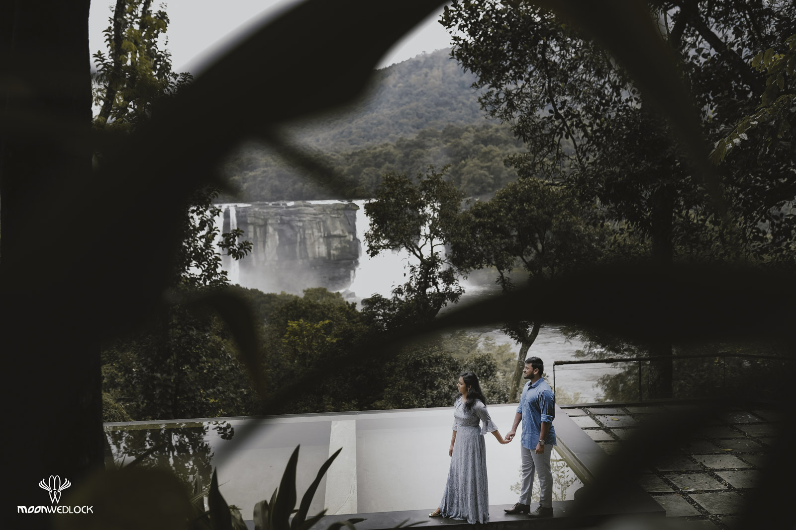 thrissur-postwedding-photoshoot-athirapilly-waterfalls-images-5
