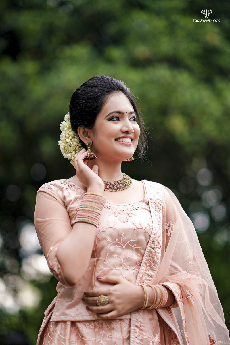 Kerala bridal makeover in traditional look Hindu Bridal Wedding Makeup &  Saree Draping @Femin Space | Kerala Hindu Bridal Makeover in Traditional  Look | Bride 